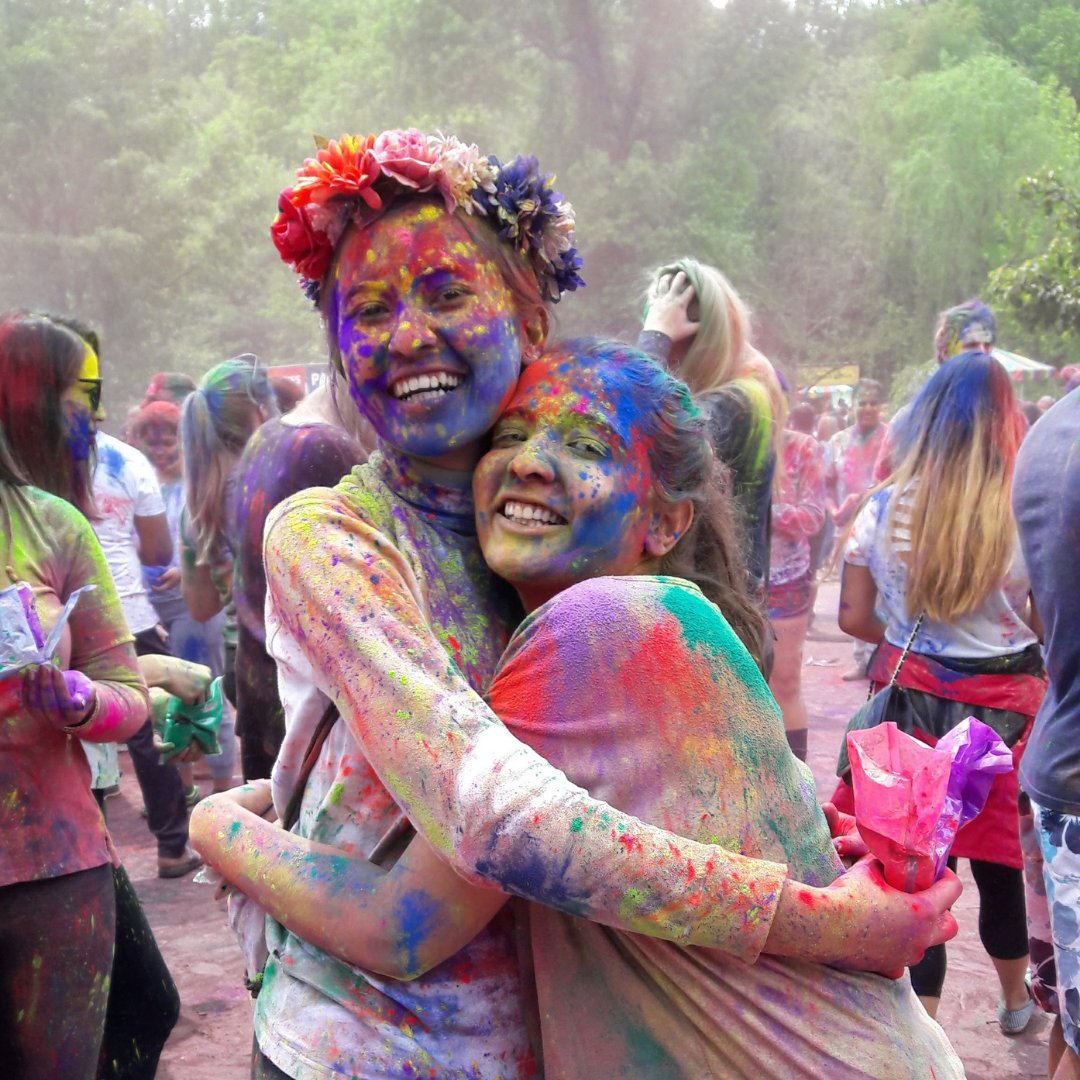 AFS-USA wishes everyone celebrating Holi a joyful holiday! Holi is India's spring festival of colors 🎉
#India #AFSEffect #Holi #Holi2022