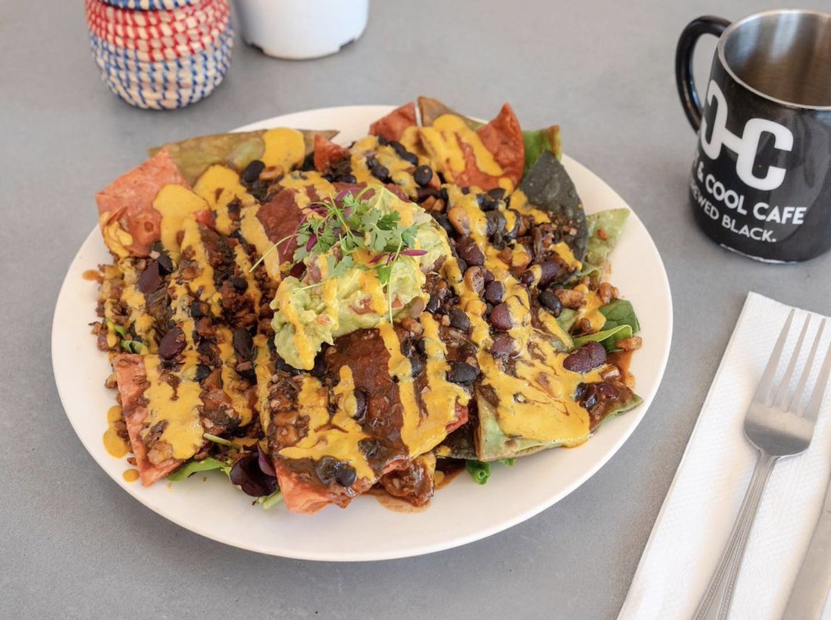 dineblackla's tweet photo. @hotandcoolcafe's  Vegan Nachos Supreme 😍😍😍

📍4331 Degnan Blvd, Los Angeles, CA 90008
⏰Sunday - Saturday | 7am - 9pm 
📍6606 Variel Ave #123, Canoga Park, CA 91303
⏰Sunday - Saturday | 7am - 9pm 

📸: @hotandcoolcafe https://t.co/1NkST1Ve9F