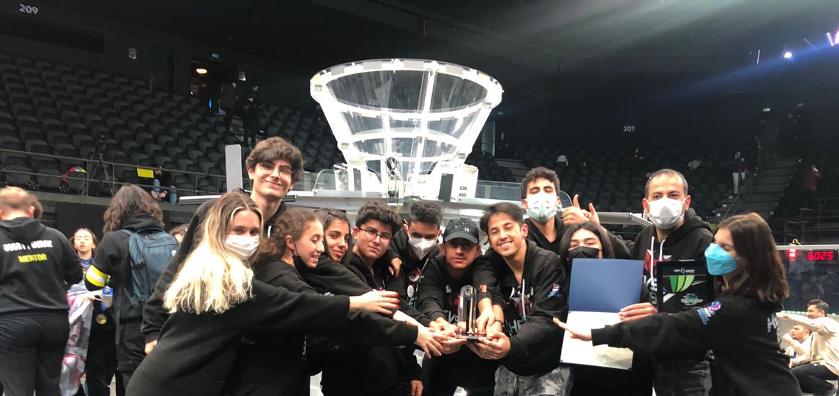 BHevsel's tweet photo. TEBRİKLER @FRC_Hevsel8784 🎉

FIRST Robotics Competiton 2022 İstanbul Regional’da Team Spirit Award ödülünü almaya hak kazanan robotik takımımız HEVSEL 8784’ü ve öğretmenimizi tebrik eder, başarılarının devamını dileriz. 

#Bahçeşehirkoleji #BKDiyarbakır #frc2022istanbul https://t.co/6o5zz6TU2A