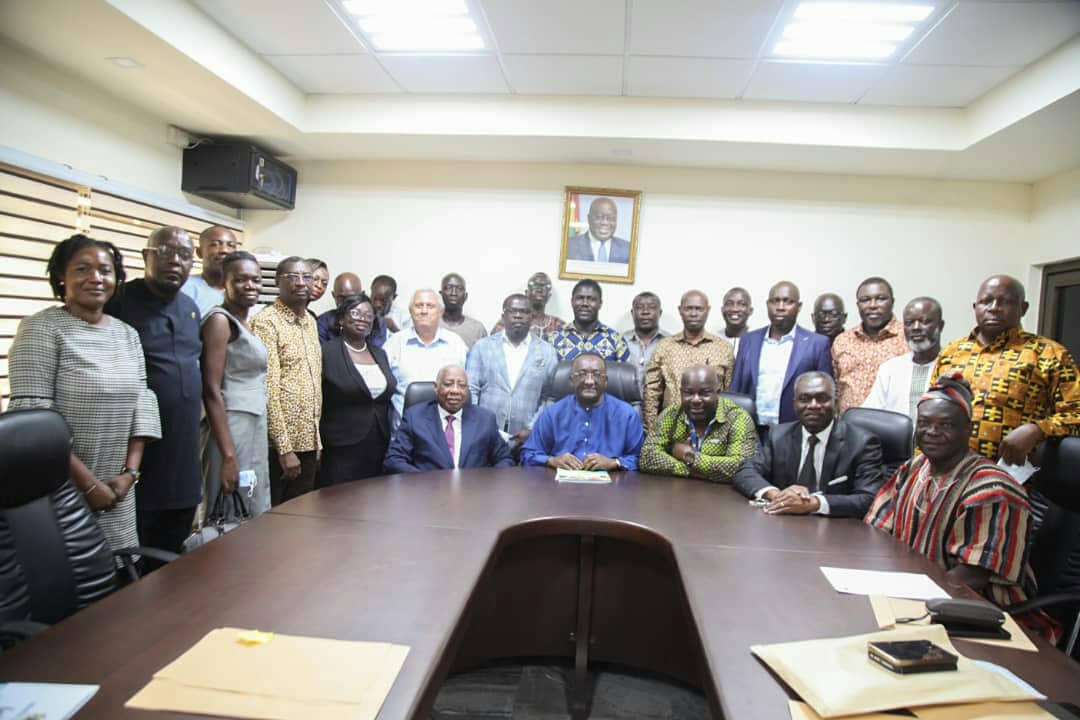 afriyie_akoto's tweet photo. On March 16, I held a swearing-in ceremony for the reappointment of members of the board for the Ghana Tree Crop  Development Authority (#TCDA). The Board has a huge responsibility of seeing to the diversification of Ghana's #treecrop economy. https://t.co/AgMdDnoeUY