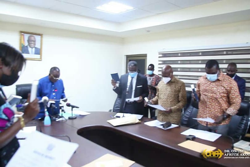 afriyie_akoto's tweet photo. On March 16, I held a swearing-in ceremony for the reappointment of members of the board for the Ghana Tree Crop  Development Authority (#TCDA). The Board has a huge responsibility of seeing to the diversification of Ghana's #treecrop economy. https://t.co/AgMdDnoeUY