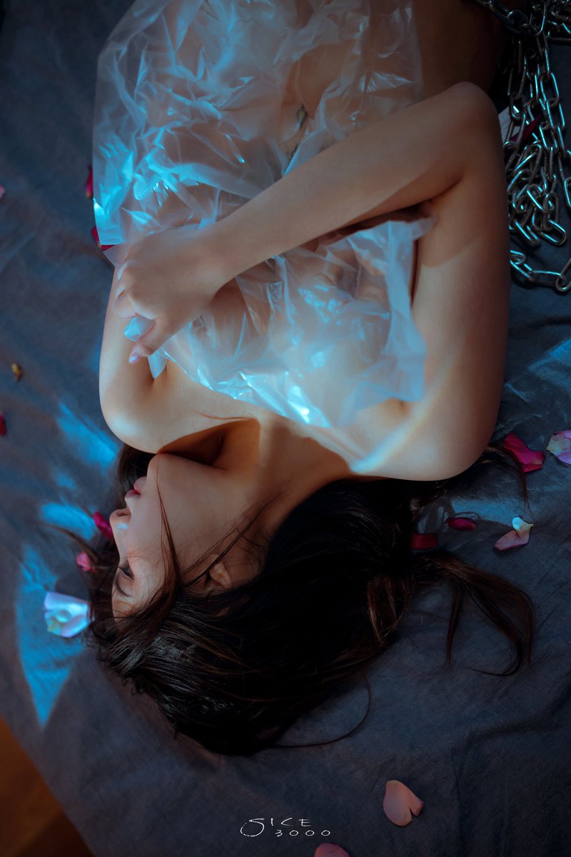 「宮鎖心欲」
摄影:@SICE3000
出镜:@YIN_enid
投稿:@IES_anh @Fengsiyuan                @Death_of_rose  
#摄影 #人像 #私房 #情绪 #写真 https://t.co/83zv4wxvzx