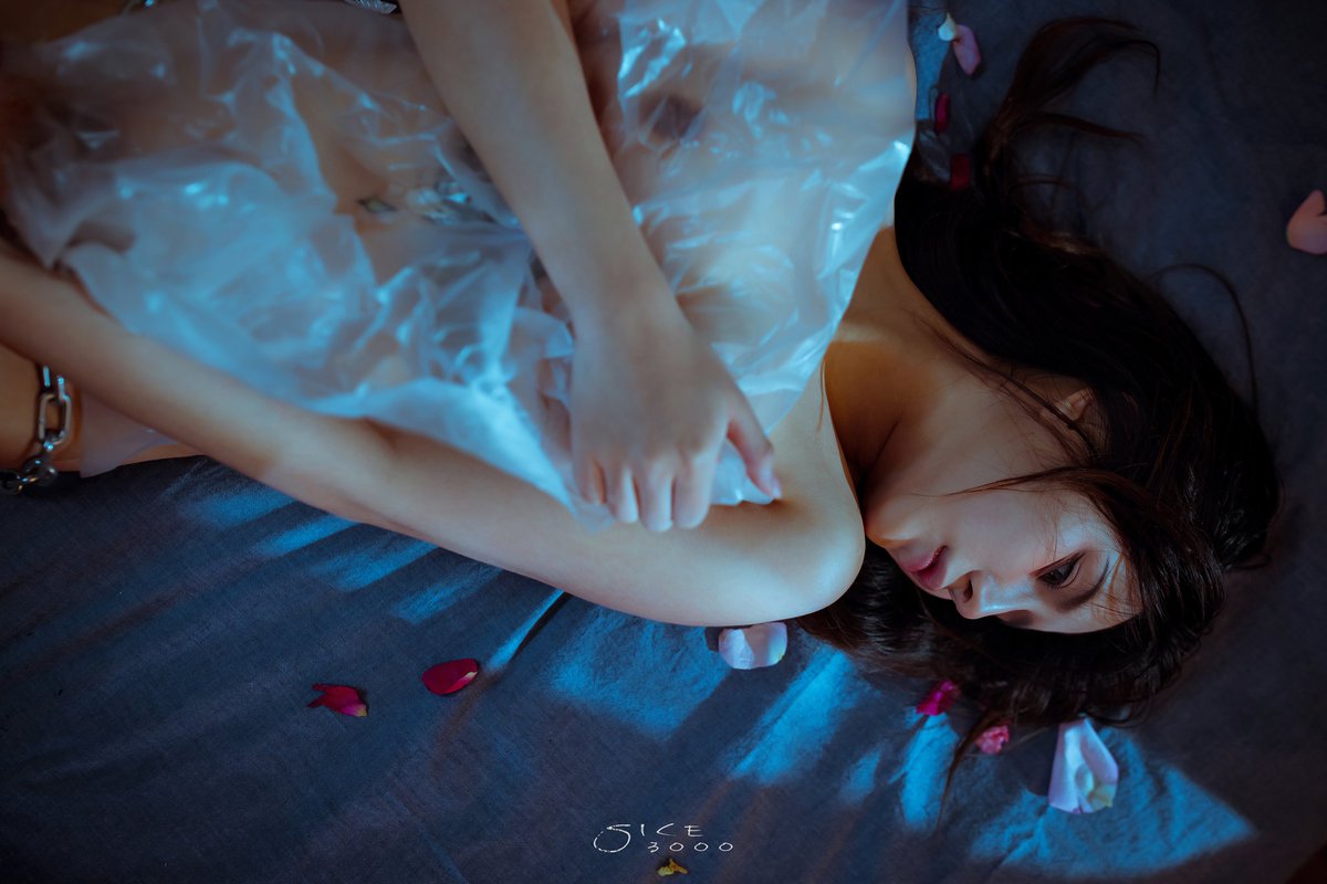 「宮鎖心欲」
摄影:@SICE3000
出镜:@YIN_enid
投稿:@IES_anh @Fengsiyuan                @Death_of_rose  
#摄影 #人像 #私房 #情绪 #写真 https://t.co/83zv4wxvzx