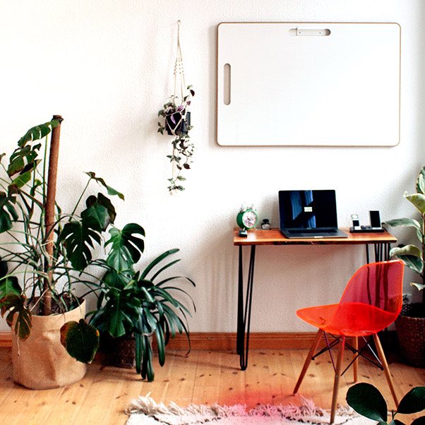 space3000_board's tweet photo. Bildschirmfrei und Spaß dabei: Ab sofort kann unser Home Office Whiteboard vorbestellt werden! #homeoffice #arbeitszimmer #agile #whiteboard https://t.co/iPuMcgtf6k https://t.co/EajZJoXPAy