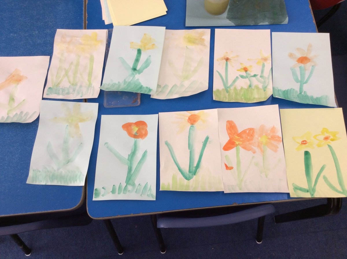 ButterflyClassR's tweet photo. Dazzling daffodils, beautiful artwork Butterflies! What would you use watercolours, pastels or poster paint? https://t.co/hE2SDnSViG