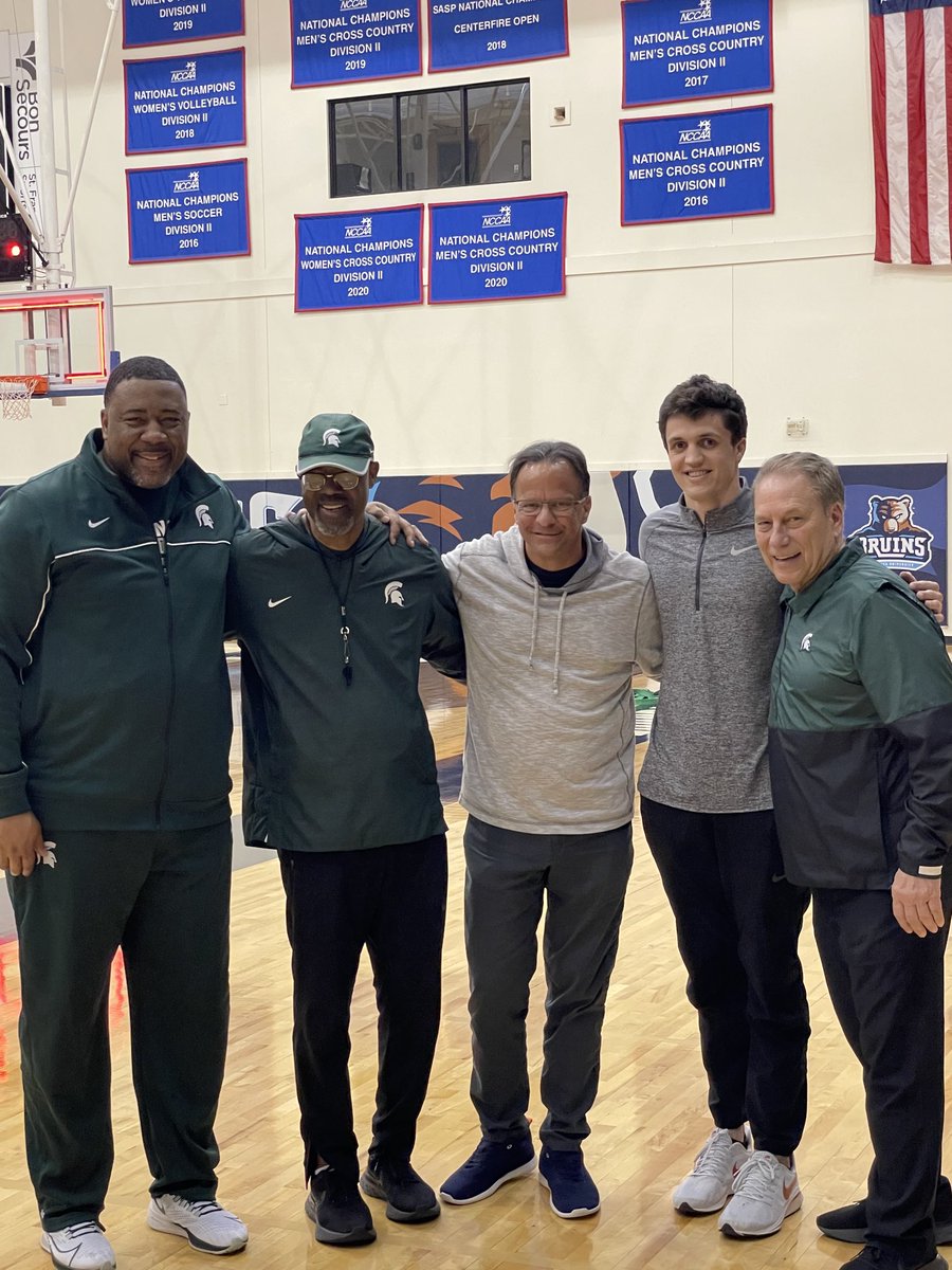 TomCrean's tweet photo. I hadn’t seen a Tom Izzo and ⁦@MSU_Basketball⁩ practice in 22 years but one thing had never changed. The Program is still the Standard. No one is bigger than the Program at any point. I’m so glad ⁦@riley_crean343⁩ got to see that up close too. Simple Elegance! https://t.co/fOdZBtZM8e
