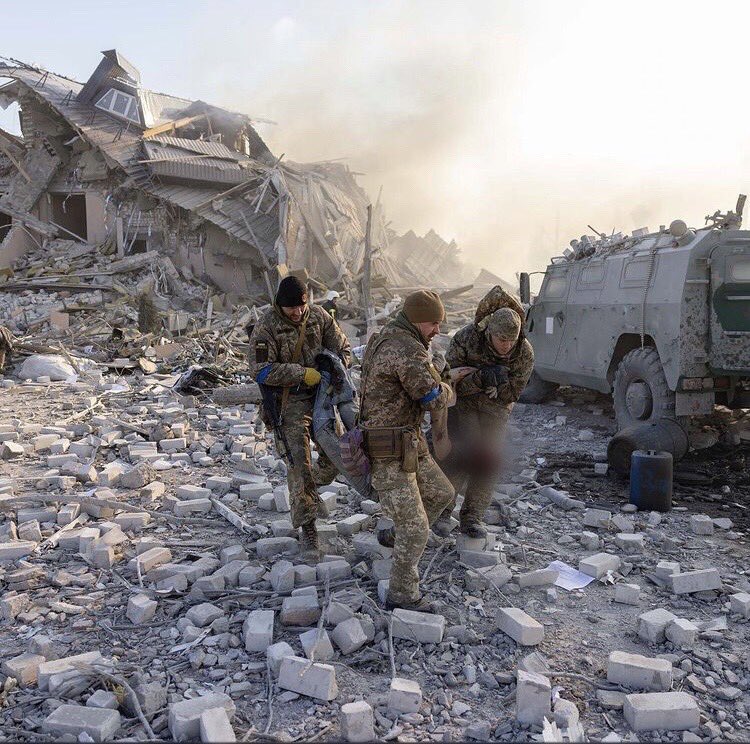 POPULAR FRONT (@popularfront_) on Twitter photo (GRAPHIC CONTENT)
#Ukraine: At least 30 Ukrainian soldiers were killed this morning when a Russian missile strike targeted a military base in Mykolaiv. Soldiers are now attempting to remove the dead and wounded from underneath the rubble. 
📸: <a href="/n_hammarstrom/">Niclas Hammarström</a> (GRAPHIC CONTENT)
#Ukraine: At least 30 Ukrainian soldiers were killed this morning when a Russian missile strike targeted a military base in Mykolaiv. Soldiers are now attempting to remove the dead and wounded from underneath the rubble. 
📸: <a href="/n_hammarstrom/">Niclas Hammarström</a>