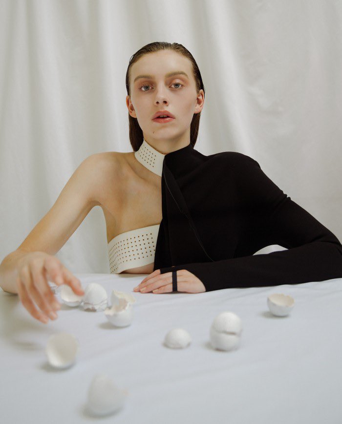 avantgardistinc's tweet photo. Chinese designer YVONNE LIN is Central Saint Martins graduate. Her creations are mix of elegance, simplicity and deconstruction with artistic approach.

#outfit #conceptualfashion #YVONNELIN #onlinefashion #shoponline #fashionshop
#art #fashion #style https://t.co/pLhllysA8E