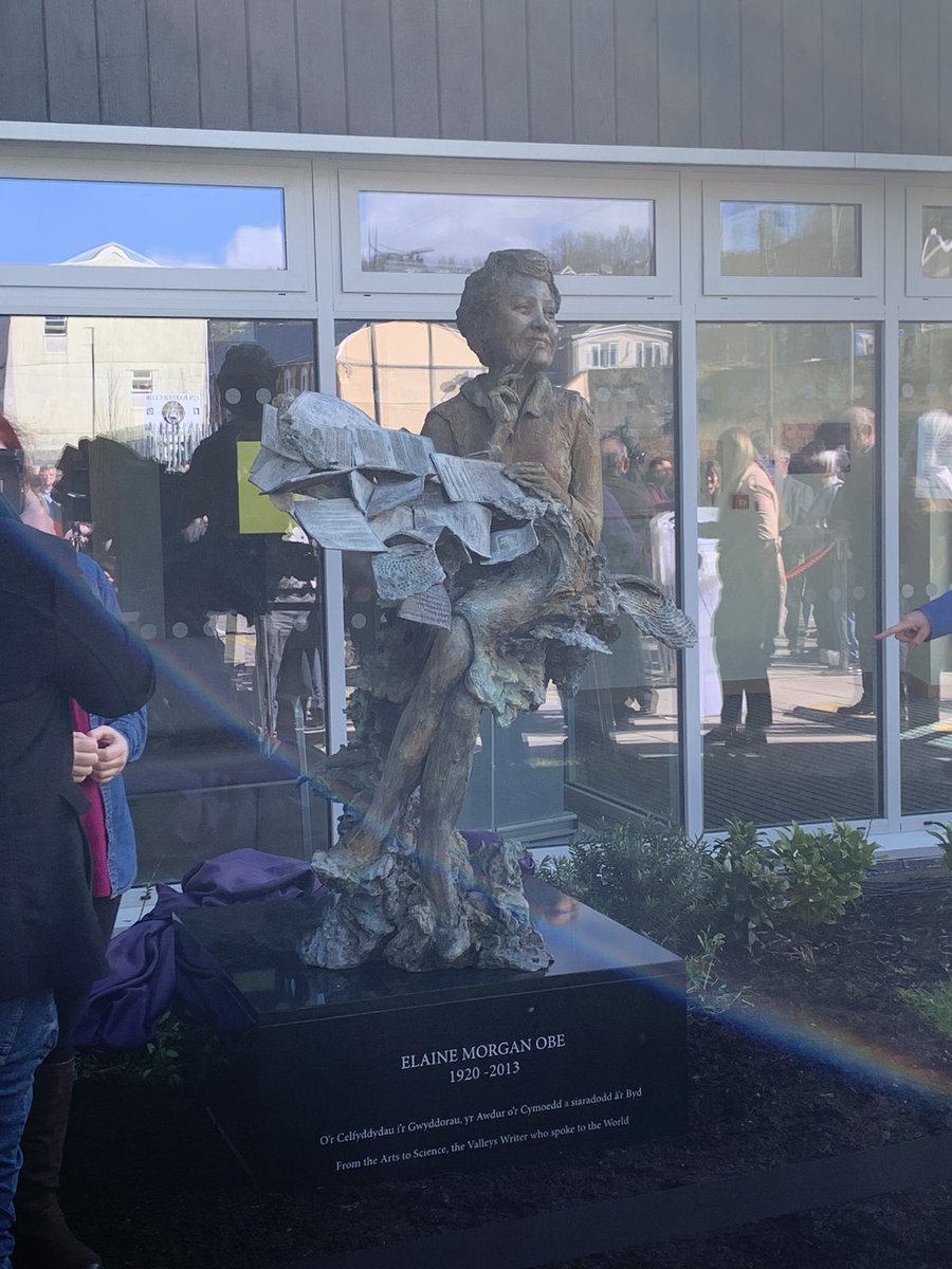 cynonvalleymus's tweet photo. The sun is shining on the Elaine Morgan statue outside the Tŷ Calon Lân Medical Centre, created by sculptor Emma Rodgers - a fantastic commemorative piece.

‘From the Arts to Science, the Valleys Writer who spoke to the World’ @women_welsh 

https://t.co/t6fdJa0QMY https://t.co/8Rmf6g9e6J