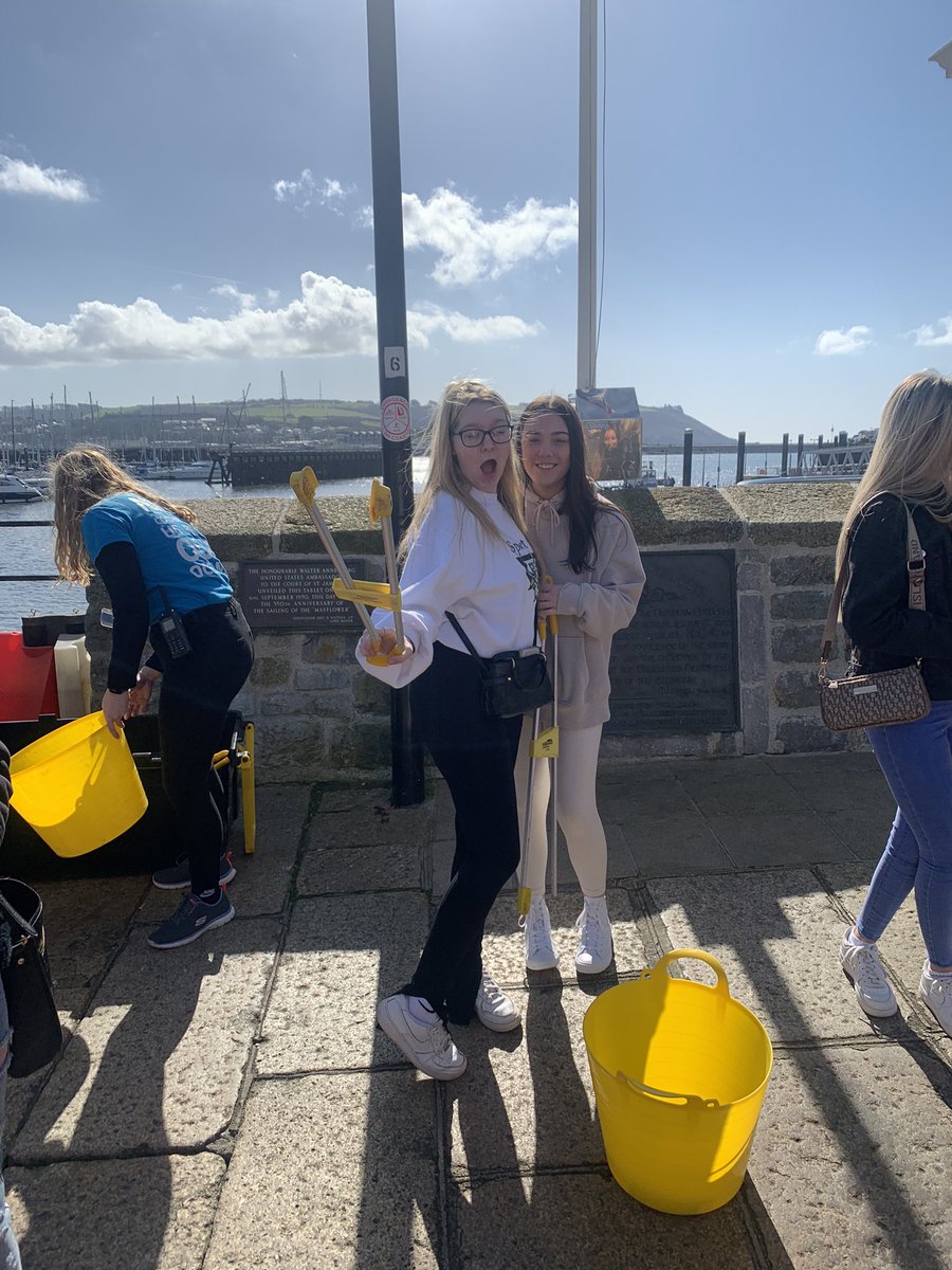 hayley_chami's tweet photo. @cityplym tourism students are kicking off #EnglishTourismWeek2022  with a litter pick at the Barbican supporting @NMAPlymouth with their #oceanconservationtrust drive to clean up our ocean🐟🐠🦀   @VisitEnglandBiz #thinkocean #bepartofit #sustainability #oceancity #PPP https://t.co/l2CCz5OcbZ