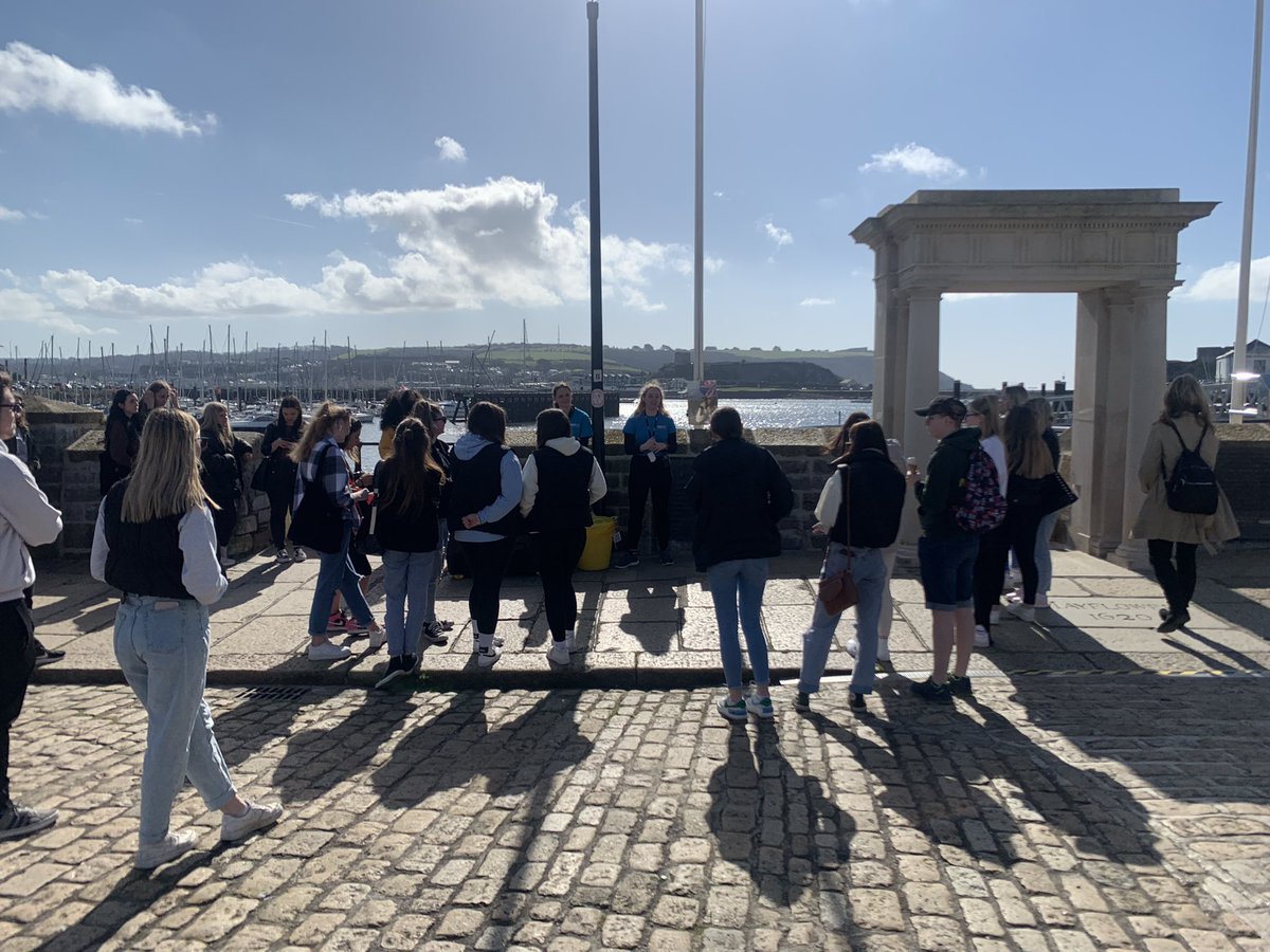 hayley_chami's tweet photo. @cityplym tourism students are kicking off #EnglishTourismWeek2022  with a litter pick at the Barbican supporting @NMAPlymouth with their #oceanconservationtrust drive to clean up our ocean🐟🐠🦀   @VisitEnglandBiz #thinkocean #bepartofit #sustainability #oceancity #PPP https://t.co/l2CCz5OcbZ