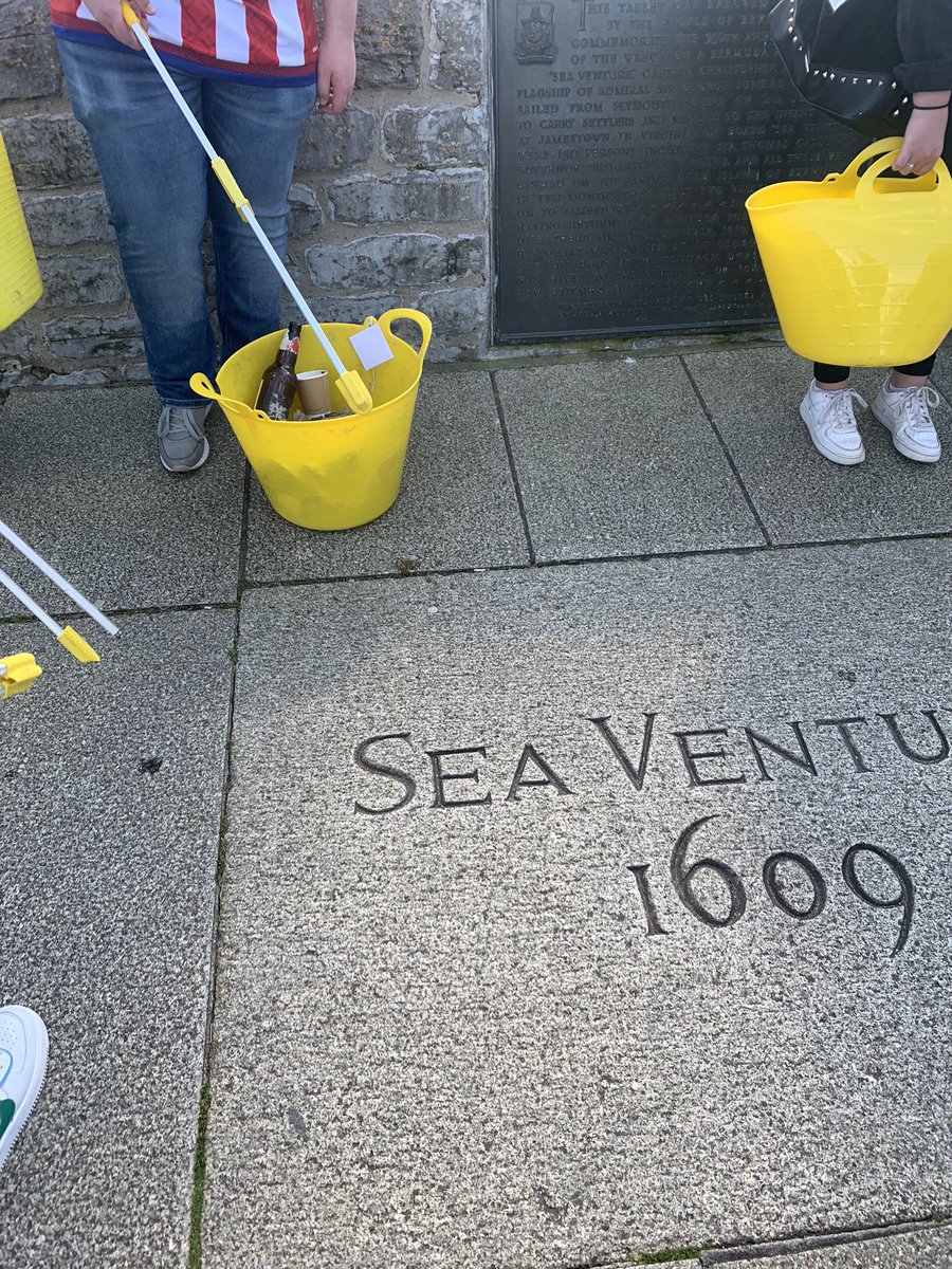hayley_chami's tweet photo. @cityplym tourism students are kicking off #EnglishTourismWeek2022  with a litter pick at the Barbican supporting @NMAPlymouth with their #oceanconservationtrust drive to clean up our ocean🐟🐠🦀   @VisitEnglandBiz #thinkocean #bepartofit #sustainability #oceancity #PPP https://t.co/l2CCz5OcbZ