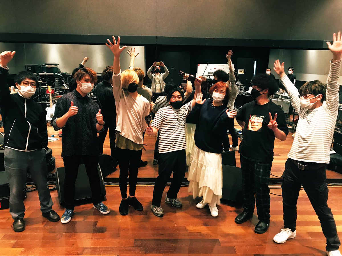 roundkitagawa's tweet photo. 花澤香菜ライブリハーサル、始まりました!!!!あの曲もこの曲も、チャレンジ中!!!!
ディスティネーションズ、Key,Cho:末永華子、Per,Mnp:毛利泰士、G:北川勝利、Dr:渡邊シン、B:千ヶ崎学、G:山之内俊夫
#花澤香菜 #Moonlight_Magic
#むんまじ #ポル香菜 #どのわい https://t.co/svXZQMsIca