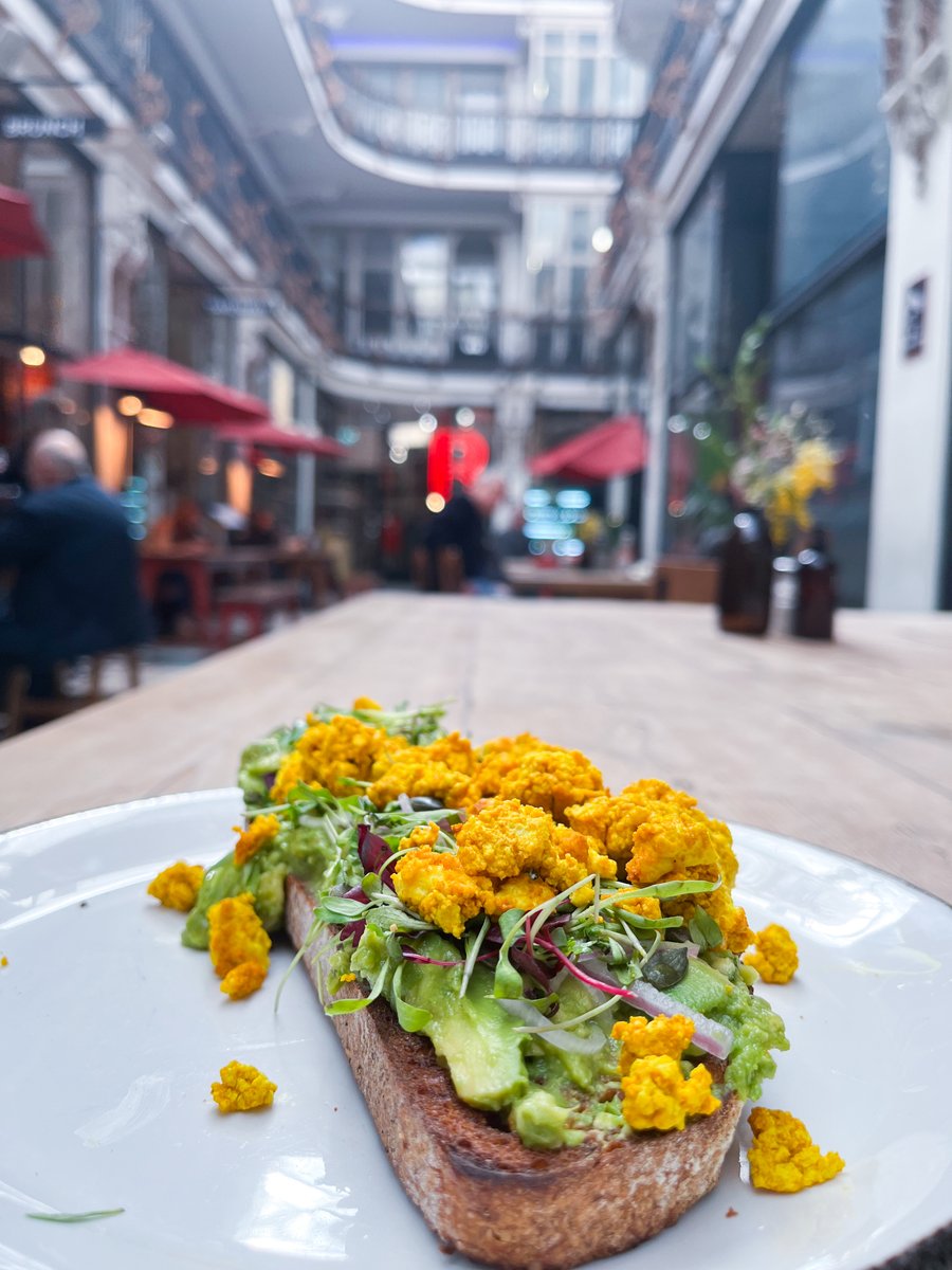 A spring colour palette if we ever did see one 🌼 🌱 🥑

Smashed avo on a hefty slice of wholemeal with scrambled tofu side &amp; topped with micro greens. Plant based &amp; delicious!
