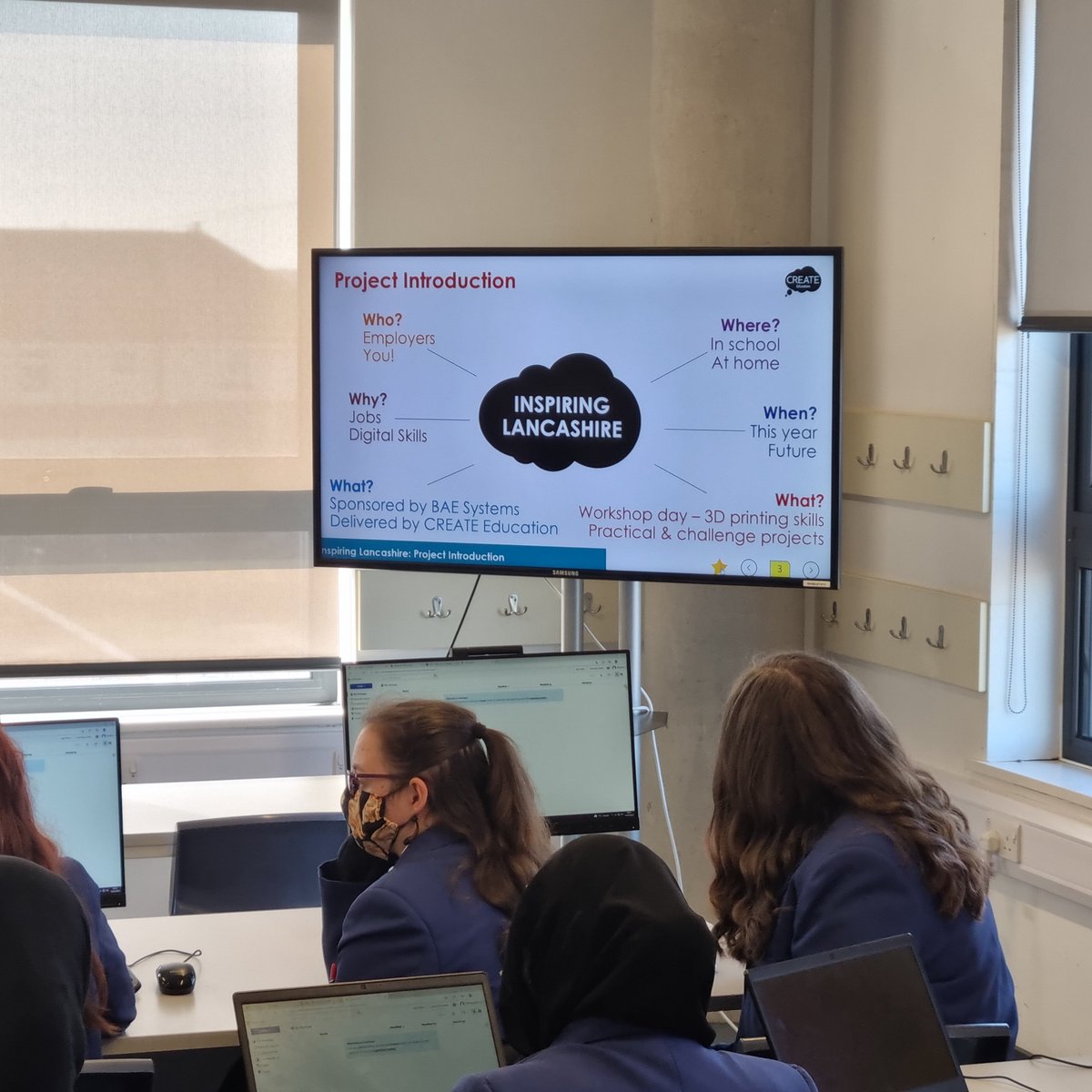 HighfieldLA's tweet photo. We begin with an introduction to what we want to design and create. What is 3D printing and how does it work? #NewSkills #LeadingMyFuture #BeYourBest https://t.co/nApa524Nez