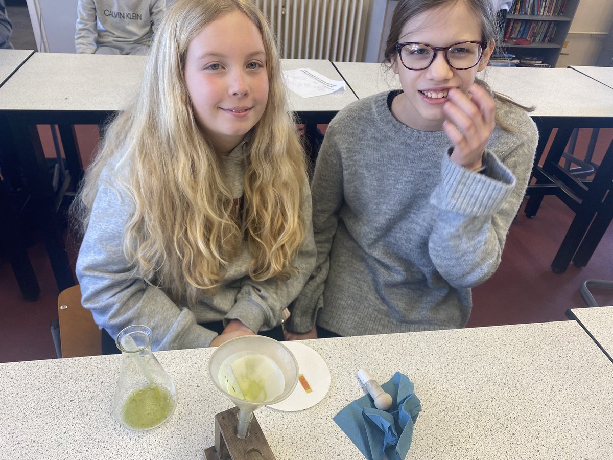 valleygardensnt's tweet photo. Year 8 STEAM day. We did the great egg drop, broke the myth that dock leaves help nettle stings and used microbits to code the game Rock Paper Scissors. #vgmsstem #BritishScienceWeek2022 #problemSolving https://t.co/aaeU14qfph