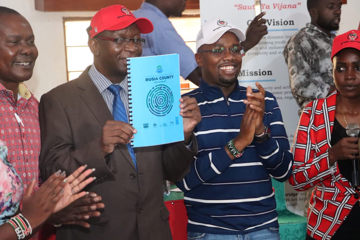 RoySasaka's tweet photo. A big applause to the 35 youth champions for setting a precedence in the country, in ensuring they have Busia Youth policy, the fastest zero draft youth policy.
@UNDPKenya 
@040County
@ViridianaWasike
#DeepeningDevolution
#BusiaYouthaPolicy https://t.co/Fxhpt5UqeB