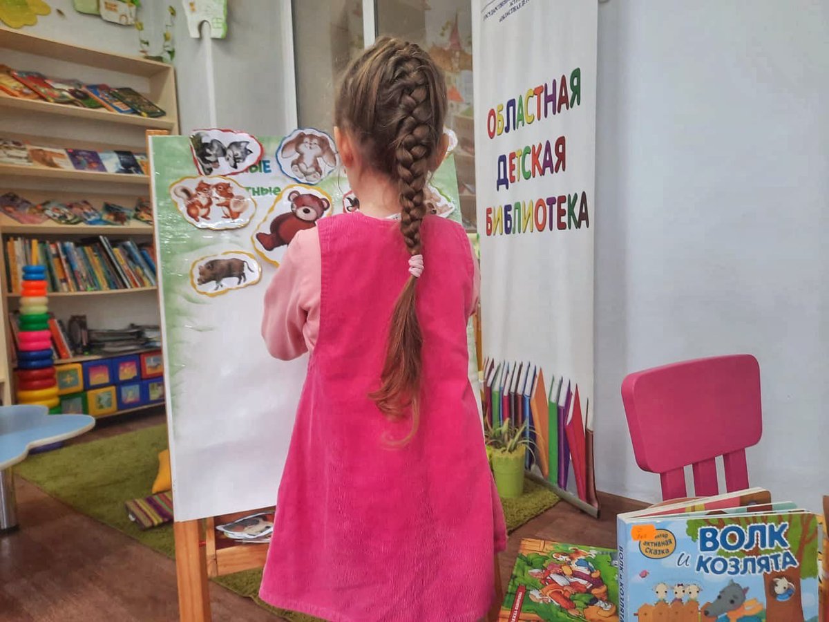 В рамках Года народного искусства и нематериального культурного наследия народов России в детской библиотеке продолжается цикл интерактивных чтений для самых маленьких «Ларец сказок».

aodbiblioteka.ru/news/2959/