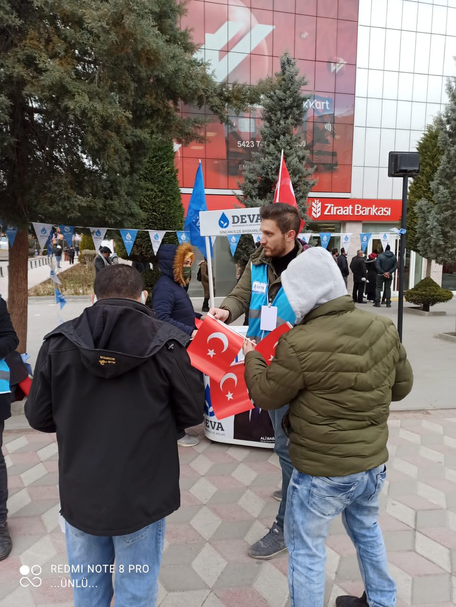 18 Mart Çanakkale Zaferi sebebiyle Sincan Çarşı merkezinde hemşehrilerimize Türk Bayrağı dağıtarak zaferimizi kutladık.
<a href="/alibabacan/">Ali Babacan</a> 
<a href="/devapartisi/">DEVA Partisi</a>
<a href="/dogasanlioglu/">Doğa Şanlıoğlu</a>
<a href="/gencdevagm/">Genç DEVA</a>
<a href="/aliguven_06/">Ali Güven</a> 
@ankarayadeva 
<a href="/Taylanisik06/">Taylan Işık</a> 
<a href="/ankaragencdeva/">Genç Deva Ankara</a> 
<a href="/DevaSincan/">Deva Partisi Sincan İlçe Başkanlığı</a> 
<a href="/halilaslan06/">Halil Aslan</a>