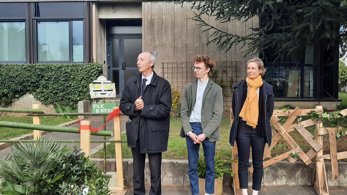 veromaillet's tweet photo. En représentation du Maire Président @ChristopheBechu à la 22 ème de l'expo florale les souf'fleurs de rêve, j'ai 👏 tous les élèves ingénieurs de #expoFlo pour leur #savoirfaire
@Angers : 1er pôle de formation en 🇨🇵sur le végétal + 1er pôle de recherche sur le végétal spécialisé https://t.co/h5Gysw6NrE