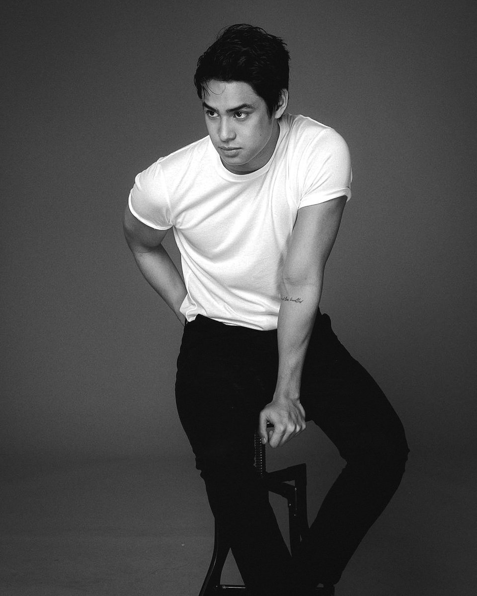 dbspadee's tweet photo. always an icon 🎱 #DonnyPangilinan https://t.co/UBLwJZaOov