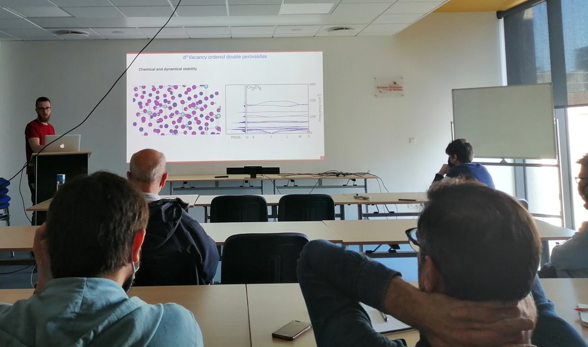 Couple of 📸 from our group seminar on the topic of 'Electronic structure of vacancy ordered double perovskites' by @BrunoCucco👏 For those interested in the subject check out📰 ➡️doi.org/10.1063/5.0070… @RFCTheo