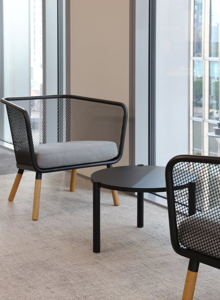 IPJLondon's tweet image. Final images from our latest project install for @euNetworks . We have loved working with them, @designedbymcm  and @Overburyplc  on such a great space.

#agileoffice #modernoffice #officedesign #furniture #interiorphotography #officeinspiration