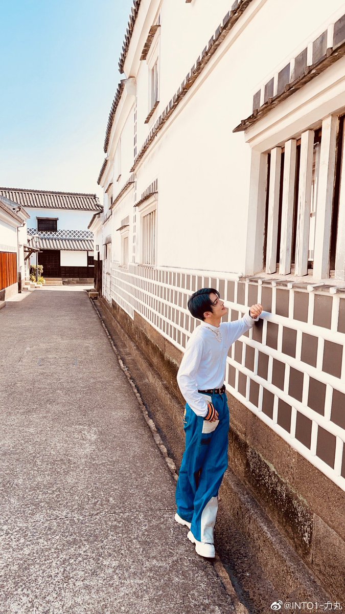pukamaruko's tweet photo. ｲｹﾒﾝにしか許されない「一緒に座ろうポーズ」でｵﾀｸを心肺停止に追いやるその殺傷力と
和風建築×推しをweibo で見る違和感で、脳が完全キャパオーバーです
#rikimaru #力丸 https://t.co/vV00DoDE9C
