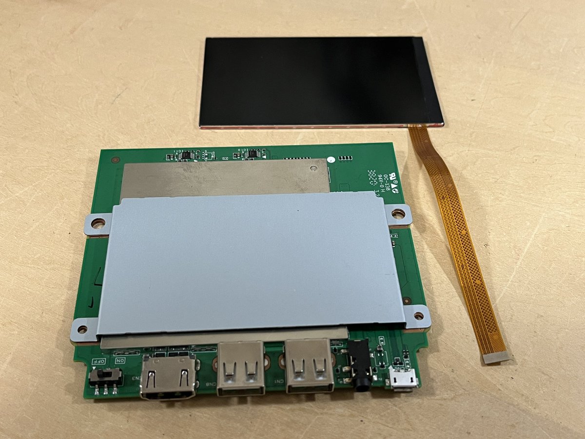 gorigoriozsan's tweet photo. 前回取り出した基板と液晶をジャンク500円アケコンに埋め込みます。 https://t.co/SnxHf8doP4