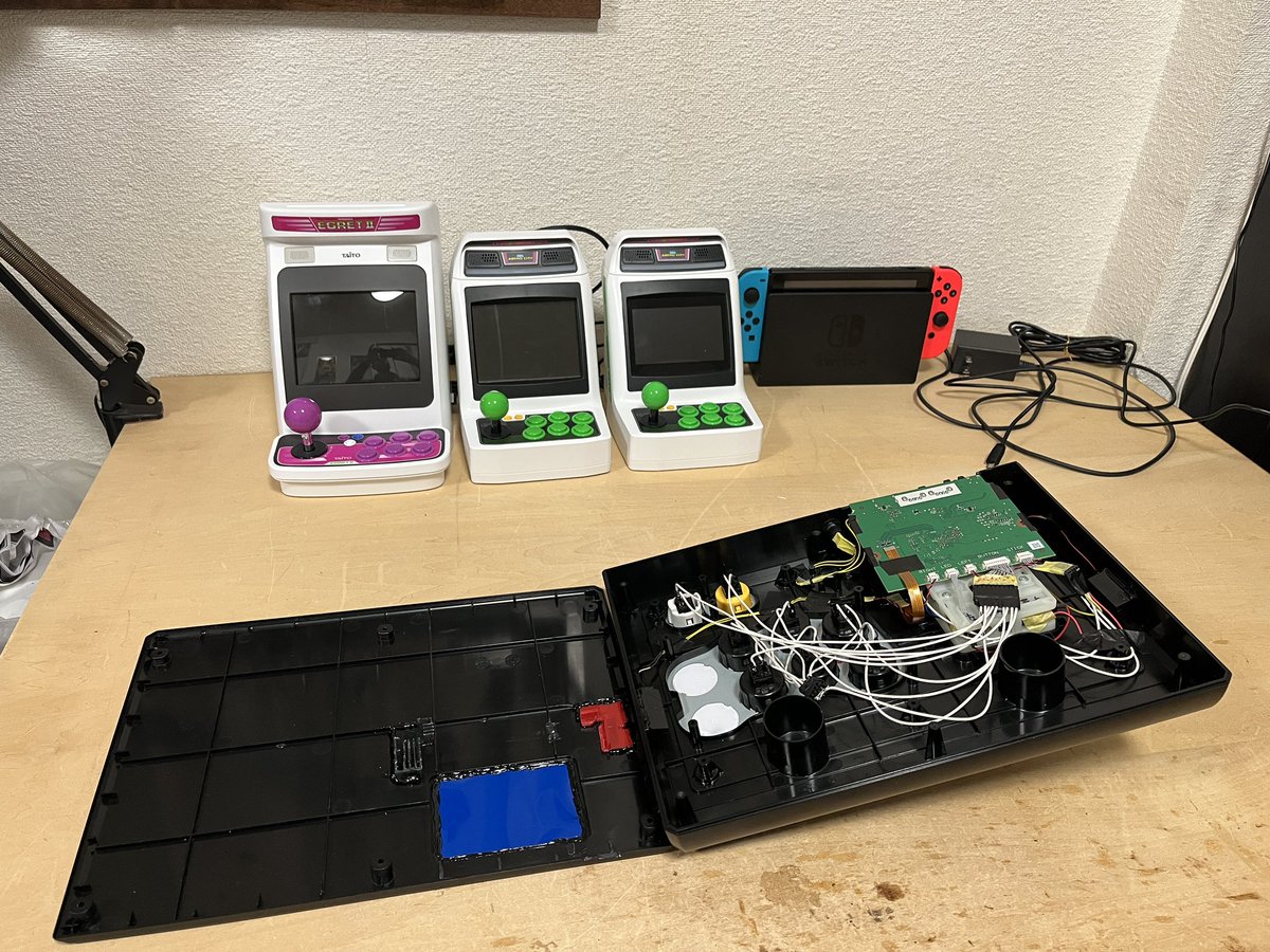 gorigoriozsan's tweet photo. 前回取り出した基板と液晶をジャンク500円アケコンに埋め込みます。 https://t.co/SnxHf8doP4