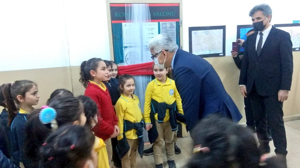 Ankara İl Millî Eğitim Müdürümüz Sayın Harun FATSA, Pursaklar ilçemizdeki Azmi Ertuğrul İlkokulunu ziyaret ederek, öğrenci ve öğretmenlerimizle bir araya geldi. Kendisine Müdür Yardımcımız Osman KANCA da eşlik ettiler.
<a href="/tcmeb/">Millî Eğitim Bakanlığı</a> <a href="/Harunfatsa/">Harun Fatsa</a> <a href="/osmankanca61/">Osman Kanca</a> <a href="/PursaklarMem/">Pursaklar İlçe Mem</a>