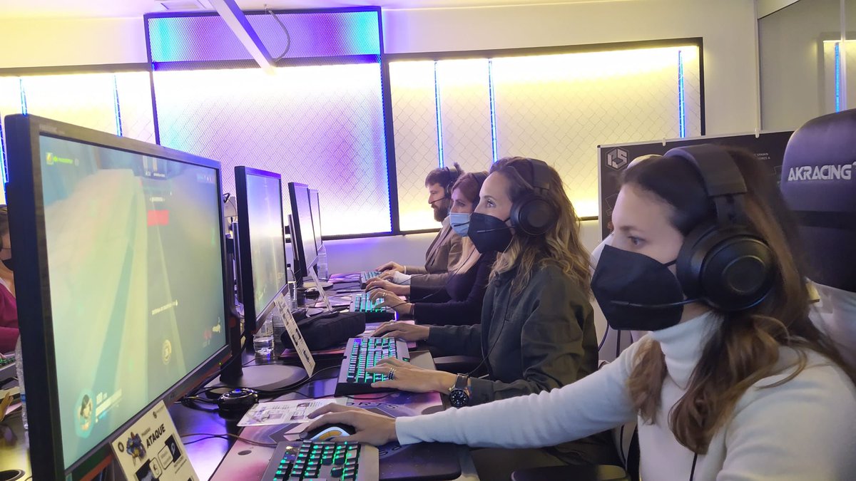 PsicosoftRedes's tweet image. Terminamos la semana con diferentes colectivos en los cuales hemos impulsado la colaboración, la cohesión en escenarios de cambio y transformación para diferentes empresas. Ha sido un placer acompañaros en la experiencia y presenciar grandes dosis de empuje hacia el reto.