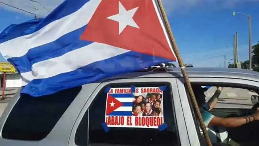 ReinaldoCspede2's tweet photo. Una nueva caravana en solidaridad con #Cuba y en contra del bloqueo económico, comercial y financiero de #USA a la nación caribeña, es organizada en #Miami  por el proyecto Puentes de Amor, que dirige el activista Carlos Lazo. #CubaVive #UnblockCuba 
https://t.co/K00ZfMbgc6 https://t.co/d1l68VSVjP