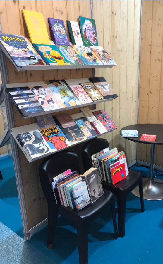 AmbFinlandePAR's tweet photo. La BD finlandais au festival @bdangouleme au Marché International des Droits et des Licences. @sarjakuvaseura @FinnishLit #Finlande #FIBD2022 #angoulême #BD

😀https://t.co/mcSiB0GH9h https://t.co/w82XirKWF0
