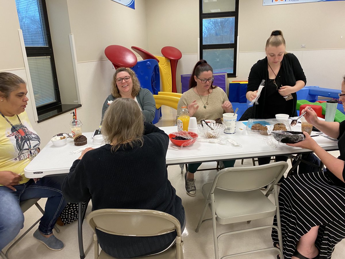 mrs_spight's tweet image. Kicking off professional learning with experiencing family style dining #DuckTales #isdstrong