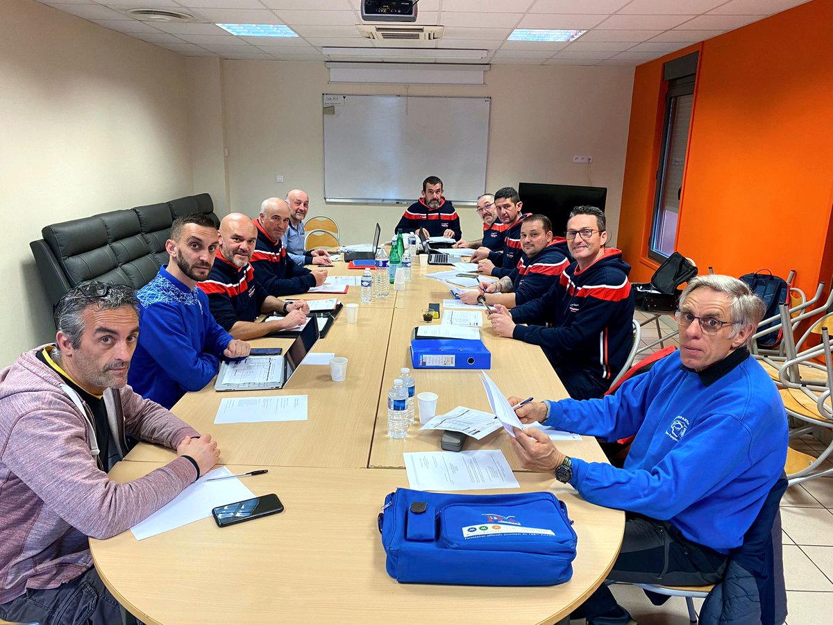 PompiersDuLot's tweet photo. Les @PompiersDuLot présents le 17-3 à #Ossun (65), à la réunion de la commission #Sport Régionale. #URSPMP #UDSP46 @udsp65 @BenoitMNSPF 
https://t.co/yP03g0CTPN https://t.co/jXFFItLd2P