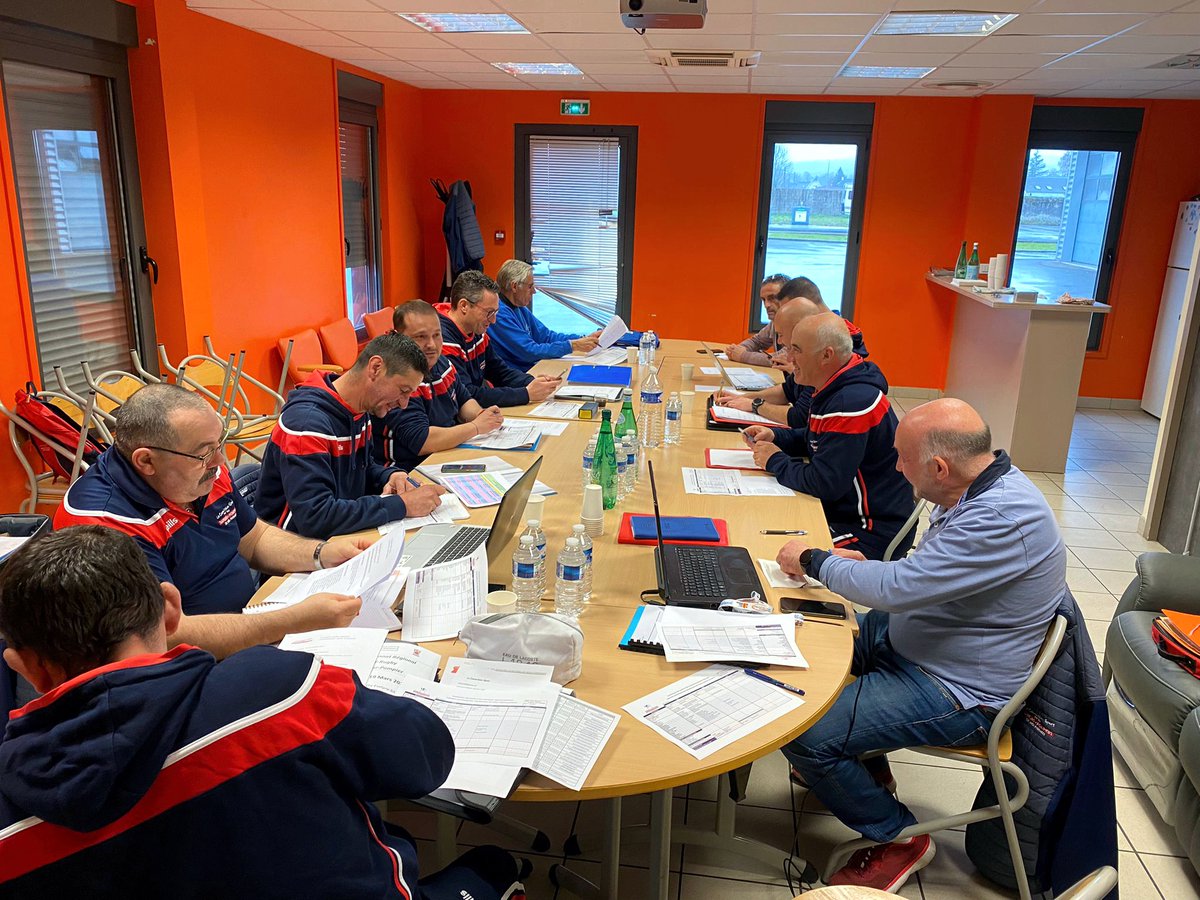 PompiersDuLot's tweet photo. Les @PompiersDuLot présents le 17-3 à #Ossun (65), à la réunion de la commission #Sport Régionale. #URSPMP #UDSP46 @udsp65 @BenoitMNSPF 
https://t.co/yP03g0CTPN https://t.co/jXFFItLd2P