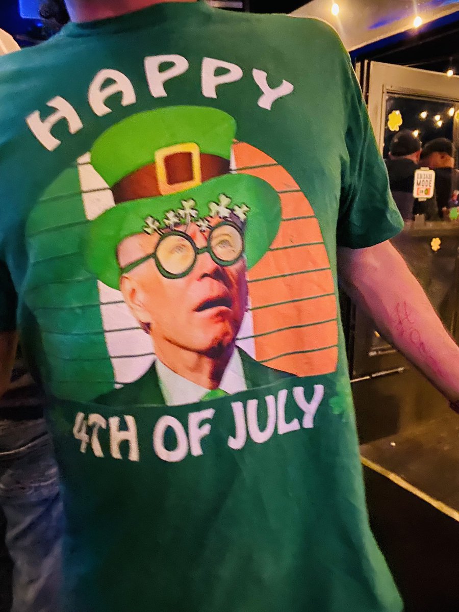 Musiclena's tweet photo. Best shirt of the night. https://t.co/leAiIiPwQ0