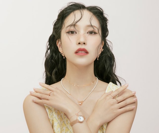 MIN4LOOKS's tweet photo. she’s literally a goddess oh my god

#MINA #미나 #ミナ #TWICE https://t.co/uA3VATmDw7