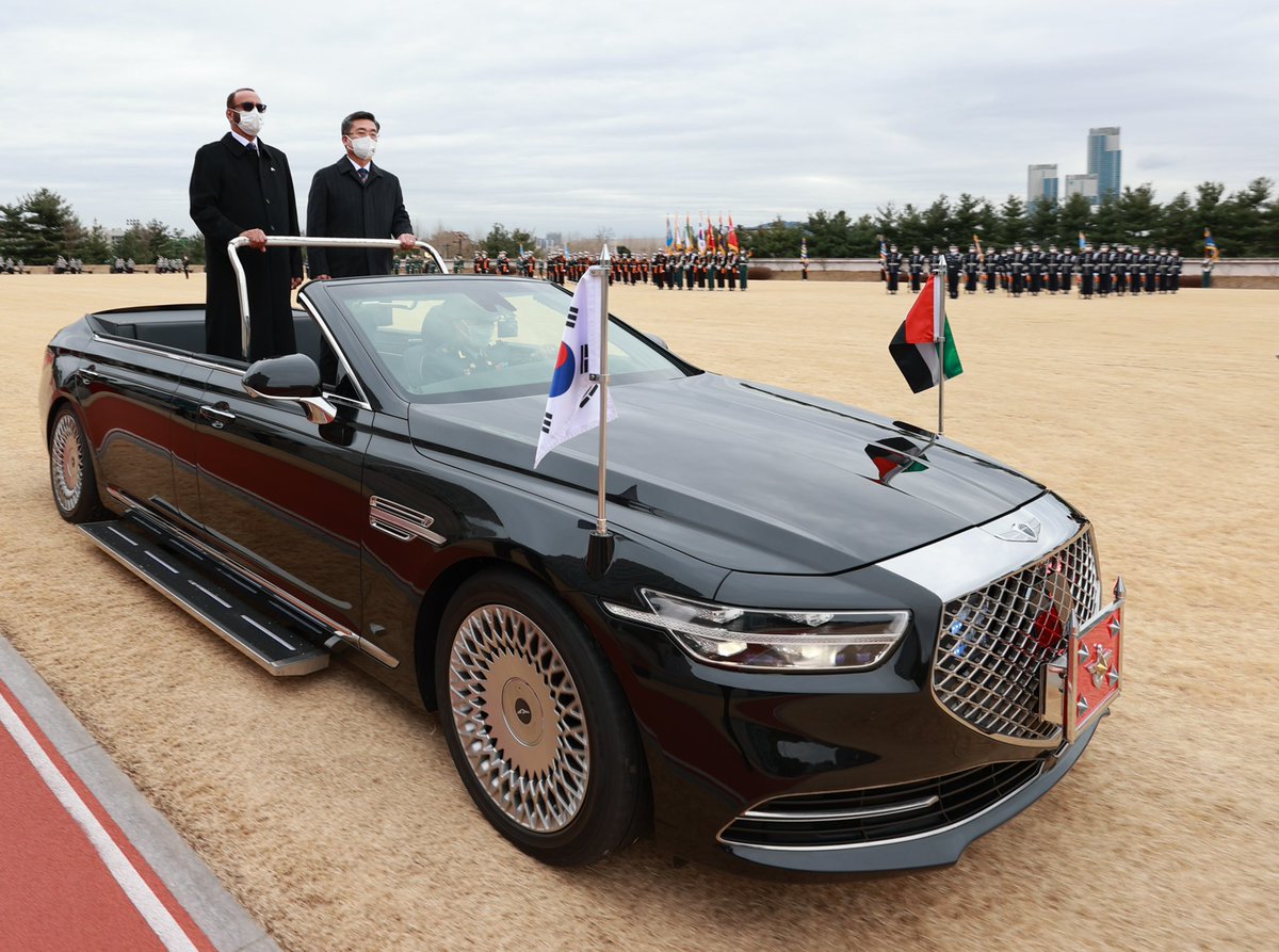 modgovae's tweet photo. H.E. Mohammed bin Ahmed Al Bowardi, Minister of State for Defence Affairs headed a high-level delegation of senior officers and officials of #UAE Ministry of Defence, at the official invitation of H.E. Suh Wook, Minister of Defence of the Republic of South Korea
#ROKMND
@ROK_MND https://t.co/GpsTQk33rE