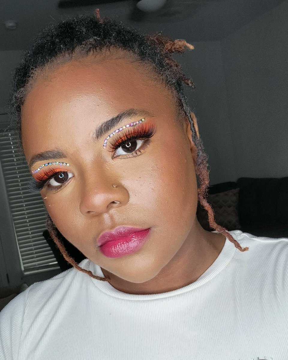 Orange dream eyes, a look that will make you feel alive on a gloomy day.

instagram.com/glamwithArie 

#glamwitharie #orangeeyeshadow #smokeyeyes #springmakeup