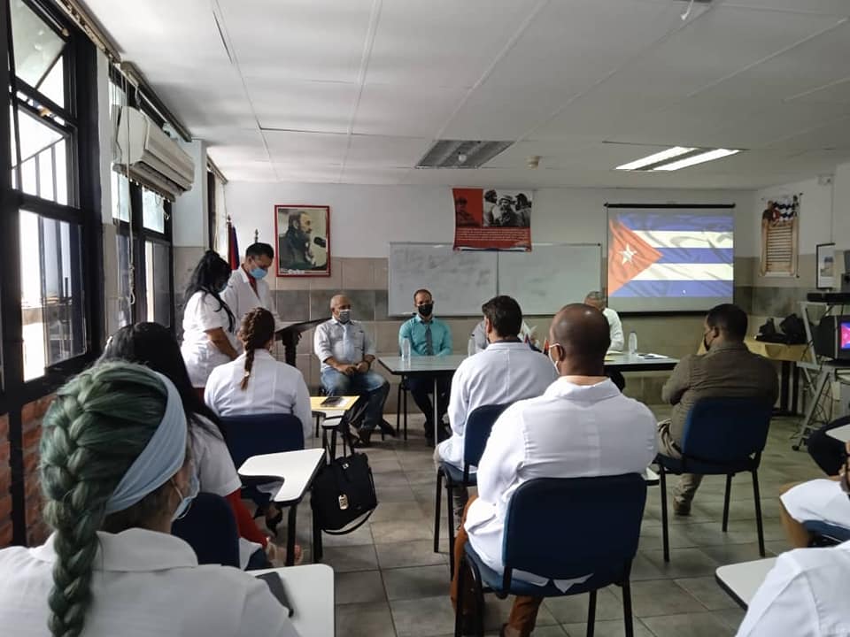 cubacooperaven's tweet photo. Con la presencia del Dr. José Antonio Machado Reyes, jefe de la Misión Médica en Venezuela, se realiza la presentación del cargo jefe de Estado en #Táchira. 

#HéroesDeLaSalud #CubaCoopera #CubaPorLaVida 

@MINSAPCuba @japortalmiranda @PardoRegla @cubacooperaTA1 https://t.co/gaWRPazt9J