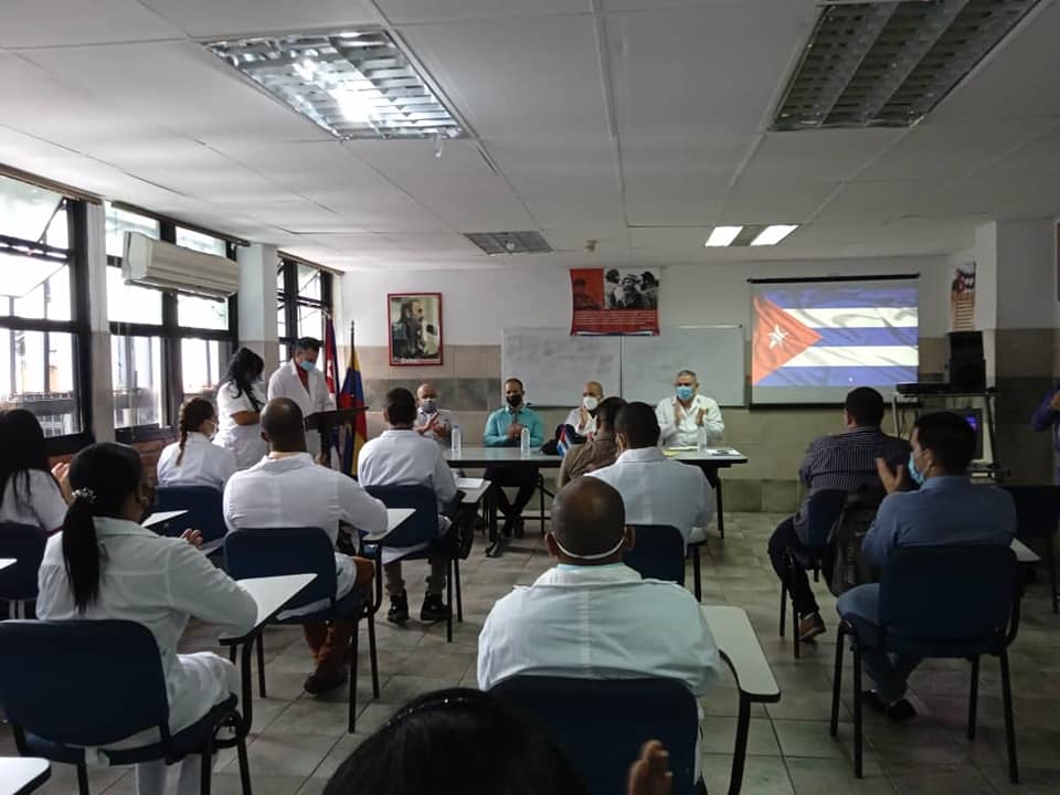 cubacooperaven's tweet photo. Con la presencia del Dr. José Antonio Machado Reyes, jefe de la Misión Médica en Venezuela, se realiza la presentación del cargo jefe de Estado en #Táchira. 

#HéroesDeLaSalud #CubaCoopera #CubaPorLaVida 

@MINSAPCuba @japortalmiranda @PardoRegla @cubacooperaTA1 https://t.co/gaWRPazt9J
