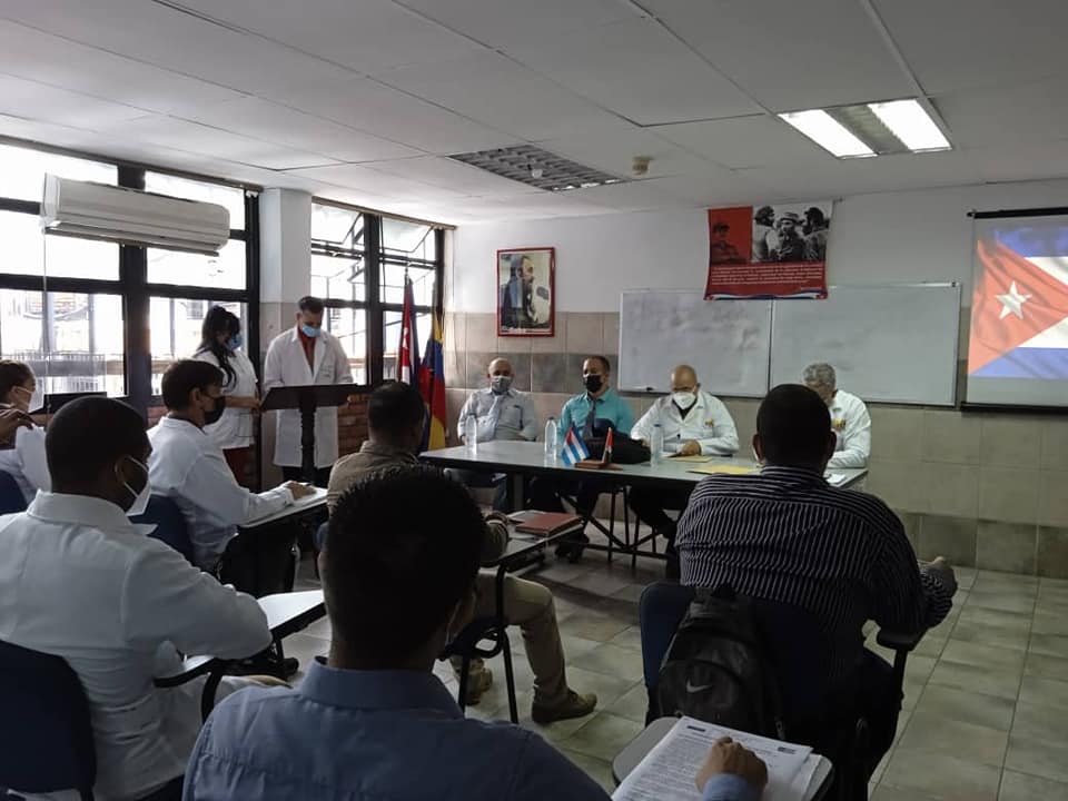 cubacooperaven's tweet photo. Con la presencia del Dr. José Antonio Machado Reyes, jefe de la Misión Médica en Venezuela, se realiza la presentación del cargo jefe de Estado en #Táchira. 

#HéroesDeLaSalud #CubaCoopera #CubaPorLaVida 

@MINSAPCuba @japortalmiranda @PardoRegla @cubacooperaTA1 https://t.co/gaWRPazt9J