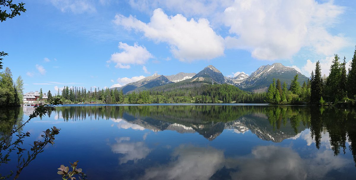 holamoncat's tweet photo. El Štrbské pleso o Llac de Štrba és un llac glacial d'Eslovàquia. Es troba al massís dels Alts...
https://t.co/AWVVLQBCXZ
#viatjar #Štrbské #pleso https://t.co/zglzXWwelf