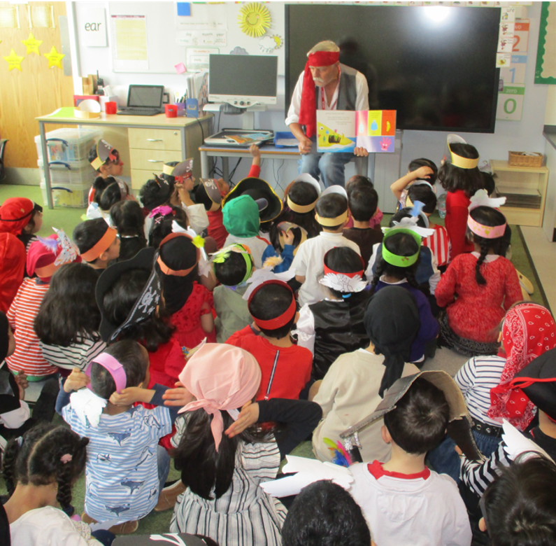olive_bham's tweet photo. Looks like children in Reception really enjoyed their picnic at sea! Luckily, Pirate Bob didn't take any of @olive_bham treasures and read a lovely story instead. #WeAreStar #Motivated #Learninghooks #LoveLearning https://t.co/n96y6Rp9BP