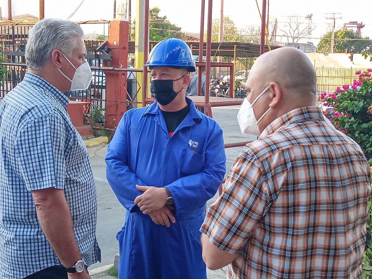 DrRobertoMOjeda's tweet photo. Acompañamos @DiazCanelB en visita a termoeléctrica "Máximo Gómez", en #Mariel. Precisó que es necesario trabajar con calidad, recuperar todo el equipamiento posible y evaluar la experiencia para prever futuras averías. #Cuba #UnidadYContinuidad https://t.co/mKckm4LWUm