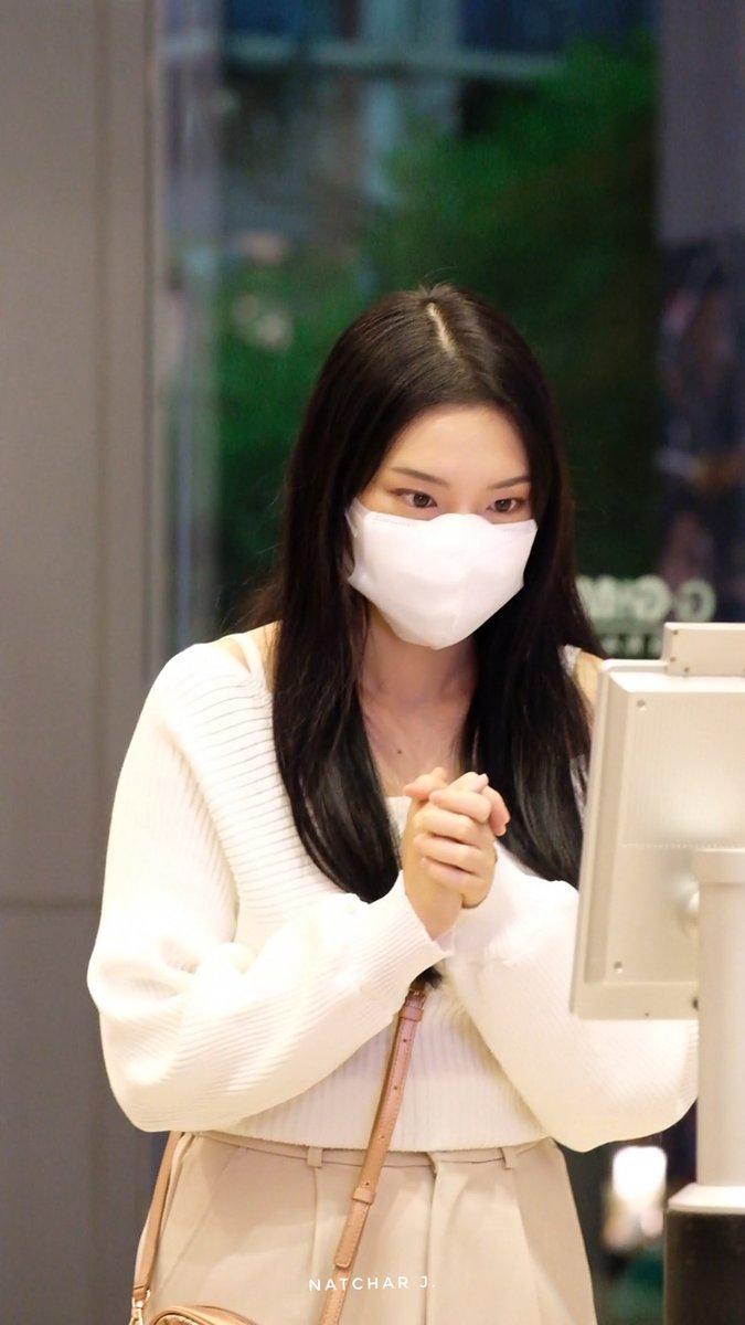 *เป็นแมวใส่แว่น tweet media