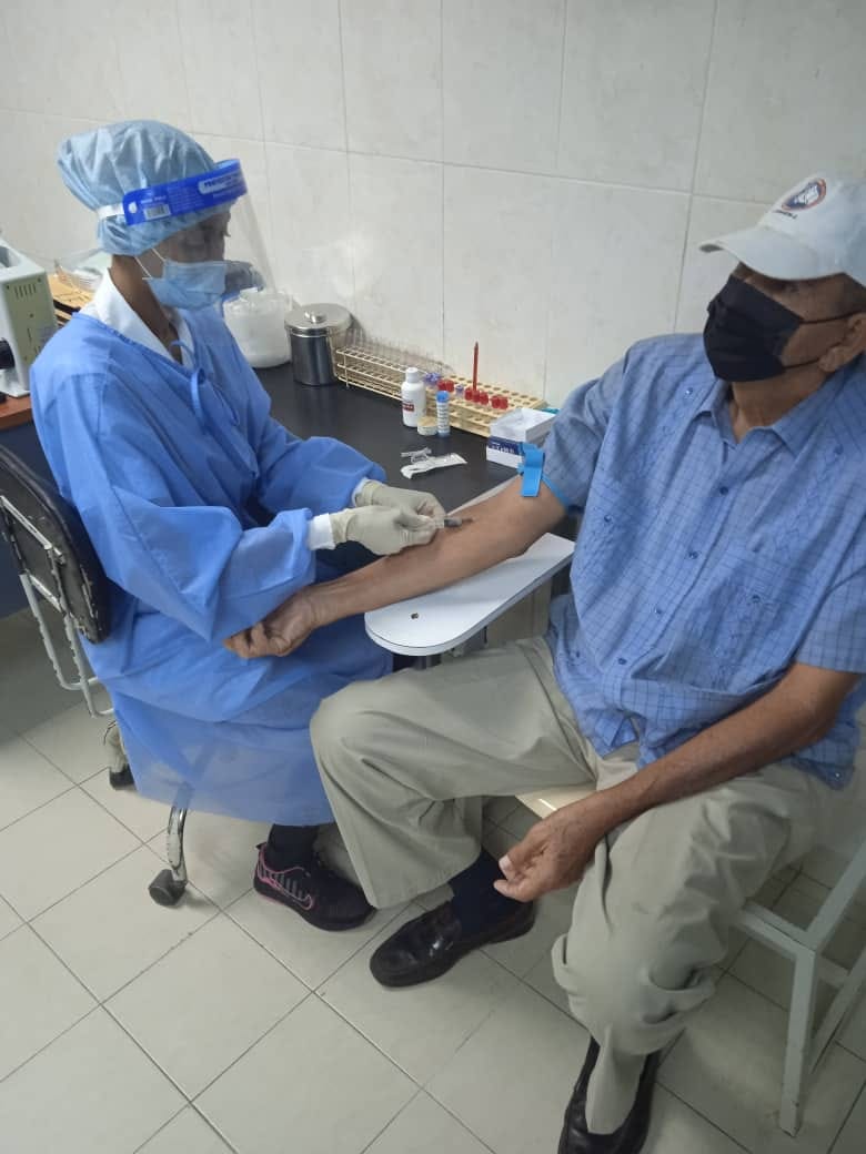 cubacooperaven's tweet photo. Los colaboradores de la Misión Médica Cubana en Venezuela comprometidos en brindar servicios de calidad al pueblo venezolano, próximo a cumplir 19 años brindar amor y esperanza.

#CubaPorLaVida #CubaPorLaSalud #CubaCoopera #BarrioAdentro19Aniversario 

@MINSAPCuba @PardoRegla https://t.co/Ur1Lt7szVy