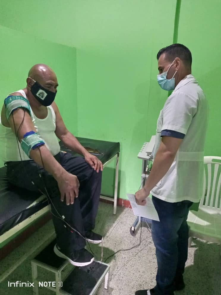 cubacooperaven's tweet photo. Los colaboradores de la Misión Médica Cubana en Venezuela comprometidos en brindar servicios de calidad al pueblo venezolano, próximo a cumplir 19 años brindar amor y esperanza.

#CubaPorLaVida #CubaPorLaSalud #CubaCoopera #BarrioAdentro19Aniversario 

@MINSAPCuba @PardoRegla https://t.co/Ur1Lt7szVy